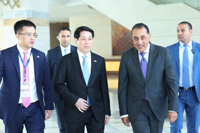 State President Luong Cuong and Egyptian Prime Minister Mostafa Madbouly in Cairo on August 5, 2025 (local time). Photo: VNA vna-potal-chu-tich-nuoc-luong-cuong-hoi-kien-thu-tuong-ai-cap-8192313.jpg