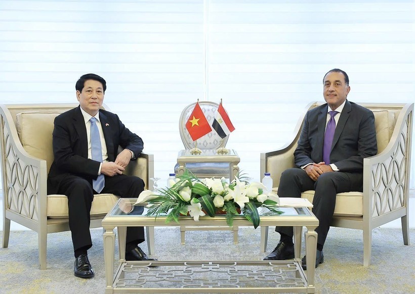State President Luong Cuong (L) meets with Egyptian Prime Minister Mostafa Madbouly in Cairo on August 5, 2025 (local time). Photo: VNA vna-potal-chu-tich-nuoc-luong-cuong-hoi-kien-thu-tuong-ai-cap-mostafa-madbouly-8192274.jpg