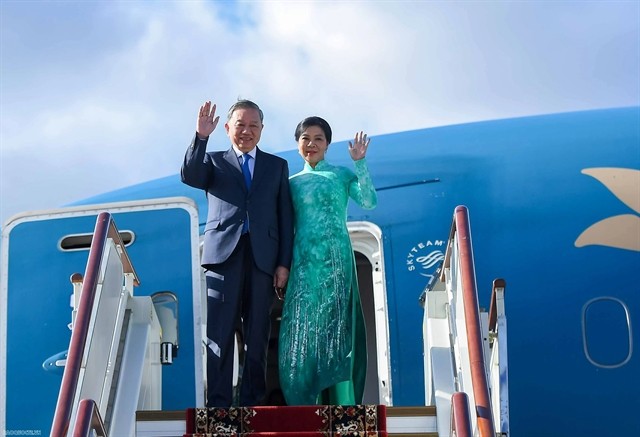 Party leader To Lam and spouse Ngo Phuong Ly (Photo from the Ministry of Foreign Affairs) 441992_5237972347083281_nq.png