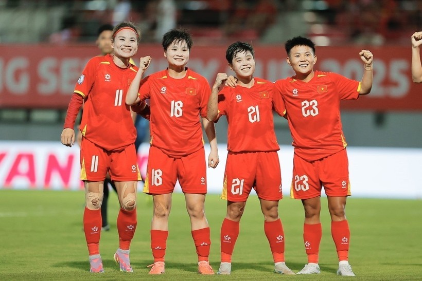 Vietnamese female footbalers deliver an impressive performance at the opener of the MSIG Serenity Cup 2025. (Photo: VNA) vna-potal-aff-cup-nu-2025-tuyen-viet-nam-gap-tuyen-campuchia-8194530.jpg