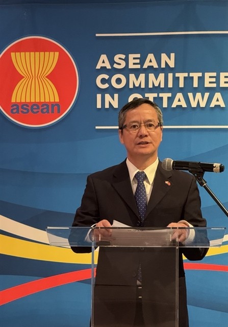Vietnamese Ambassador to Canada Pham Vinh Quang speaks at the event. (Photo: VNA) 442460_asean.jpg