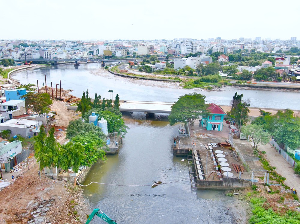 The project spans nearly nine kilometers, running from the Nhieu Loc–Thi Nghe Canal to the Vam Thuat River. (Photo: SGGP/Hoang Hung) psa-anh1-6-365-9925.jpg.jpg