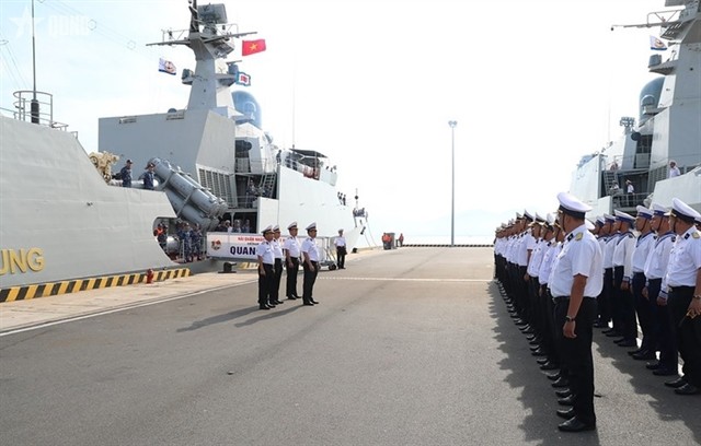 A see-off ceremony held for the delegation at Cam Ranh Military Port in Khanh Hoa province on Sunday. — Photo qdnd.vn 442613_5241384715304641_dt-01.jpg