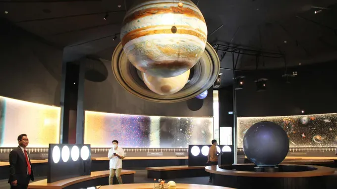 Locals and visitors experience models of the universe and the history of stellar explosions in Quy Hoa Valley, Quy Nhon Nam Ward, Gia Lai Province. a36dbddd-74b6-4f14-b091-b48d34ffa1d0-493-1446.jpg