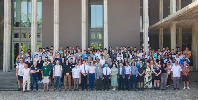 Scientists and delegates pose for commemorative photos during the conference sidelines. sfdecosmology-0040-7132-9127.jpg