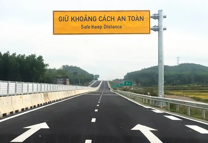 The Hoai Nhon – Quy Nhon Expressway project is nearing completion and will open in time to celebrate the 80th anniversary of National Day on September 2. (Photo: SGGP/Ngoc Oai) anh-1-6181-3919.jpg
