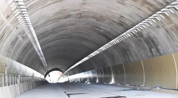 The Son Trieu mountain tunnel, part of the Quy Nhon – Chi Thanh Expressway project running through Gia Lai Province, has been completed and is preparing for its technical opening. (Photo: SGGP/Ngoc Oai) dsc00763-3045-7109.jpg