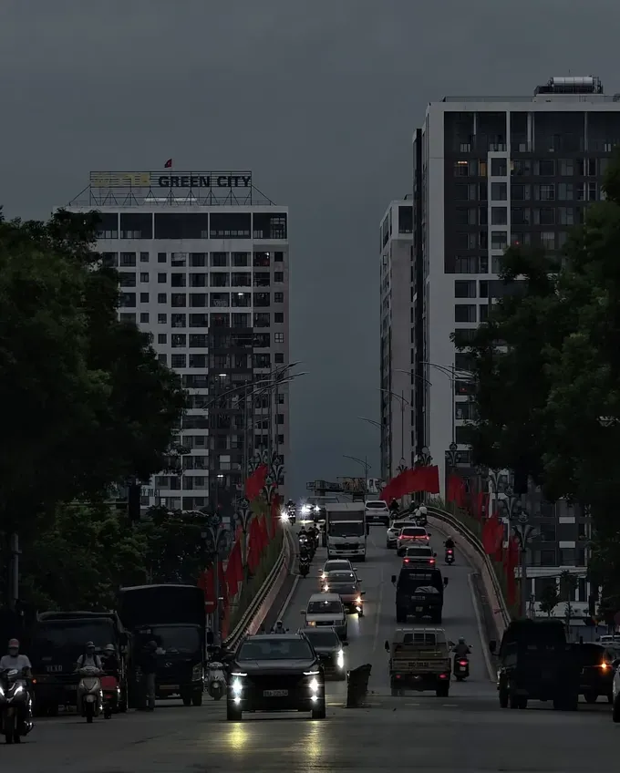 Bac Giang Ward in Bac Ninh Province is darkened on the morning of August 21. (Photo: Kun Mon) img-1481-212-6568.jpeg