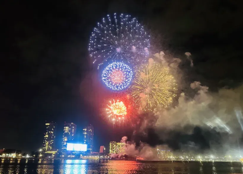Ho Chi Minh City will hold large-scale fireworks displays at multiple venues on the evening of September 2. 254c6618e5e76db934f6-2604-679.jpg