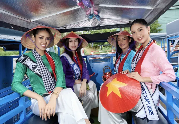 Contestants experience the life in the Mekong Delta. anh-chup-man-hinh-2025-08-21-luc-164717-3276-4035.png