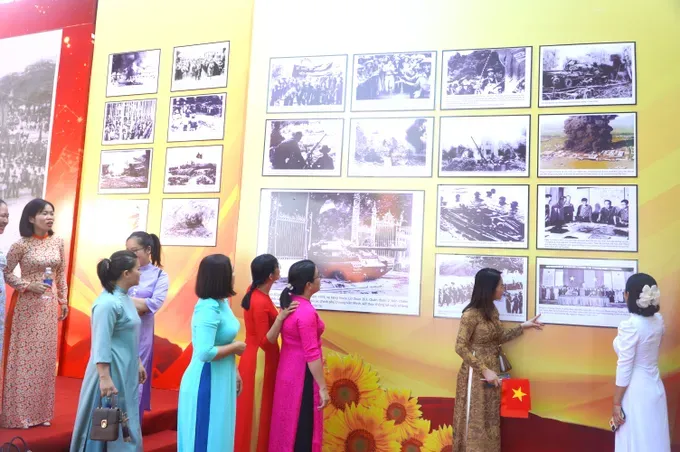 Archival moments of national reunification dsc01694-1458-6707.jpg