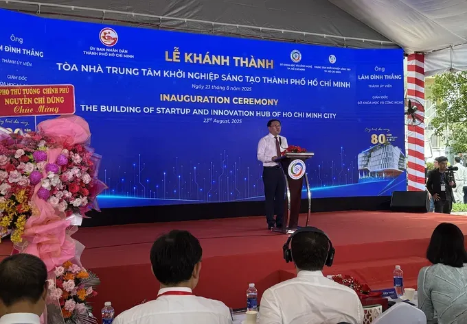 Mr. Lam Dinh Thang, Director of Ho Chi Minh City’s Department of Science and Technology speaks at the inauguration ceremony. img-4329-4112-2978.jpg