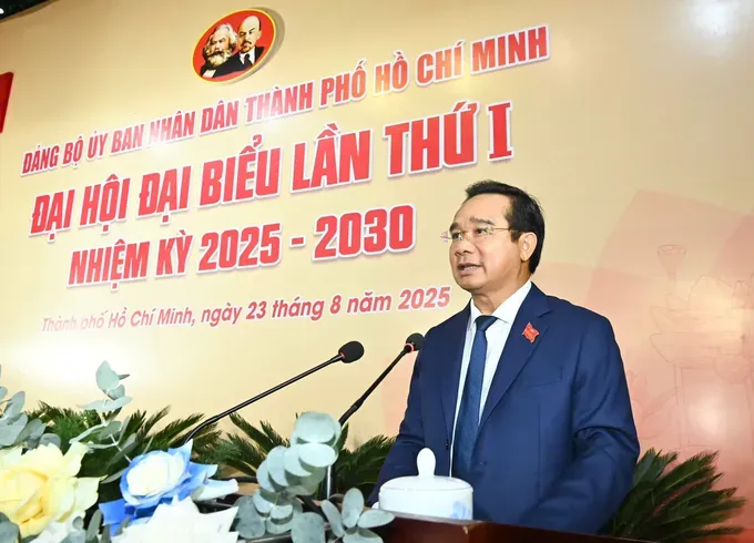 Chairman of the municipal People’s Committee Nguyen Van Duoc delivers a speech. (Photo: SGGP/Viet Dung) z6936670317223-395c6f59e5c56084c61c1fd2bcc6b1be-2780-6682.jpg