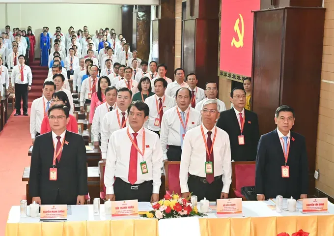 Participants perform the flag-raising ceremony.(Photo: SGGP/ Viet Dung) z6936670393200-5a639f5029f3d34733aff8b16566b911-8961-826.jpg