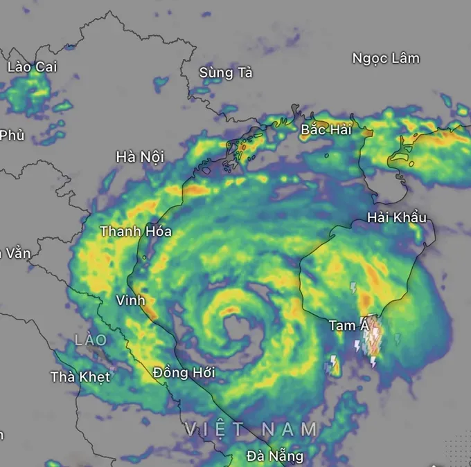 The storm’s massive cloud shield carrying enormous amounts of moisture has already reached inland areas across the north-central and northern regions of Vietnam, satellite imagery at 6 a.m. local time showed. img-1711-4307-4784.jpeg