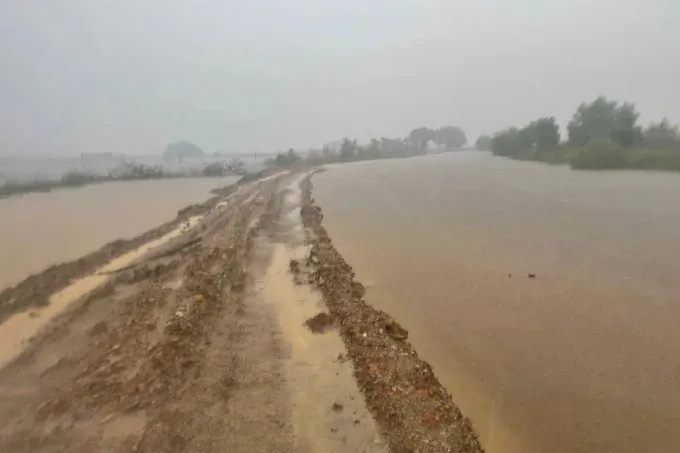 The September 2024 storm exposes weaknesses in Nghe An Province’s dyke system. img-1720-4778-4939.jpg