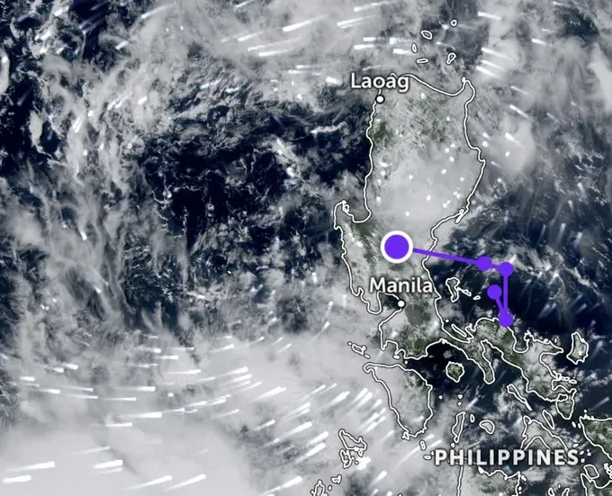 Satellite image at 11:30 a.m. on August 27 shows the center of the tropical depression as it moved into the East Sea. (Source: Zoom Earth) img-1915-6925-4055.jpeg