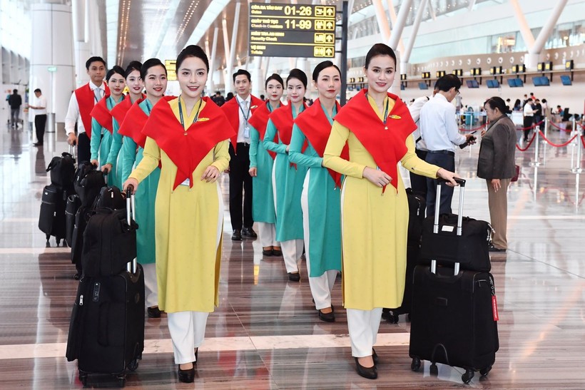 Vietnam Airlines on August 26 officially launches the special program “Cat canh tu hao Vietnam” (Take off with pride of Vietnam) as part of the 80th National Day anniversary celebrations. (Photo: VNA) vn.jpg