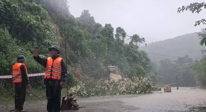 A landslide occurs at a section on the Ho Chi Minh Road, Western branch. 1000027088-177-238.jpg