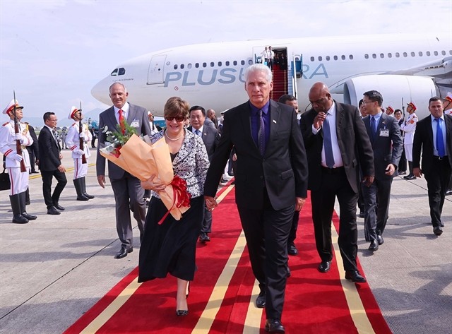 First Secretary of the Communist Party of Cuba Central Committee and President of Cuba Miguel Díaz-Canel Bermúdez and his spouse Lis Cuesta Peraza begin their state visit to Vietnam. (Photo: VNA) 447190_5258714790583987_cub2.jpg