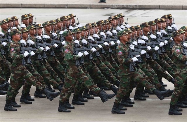 The formation from the Royal Cambodian Armed Forces. 447464_5260431428216179_pho.jpg
