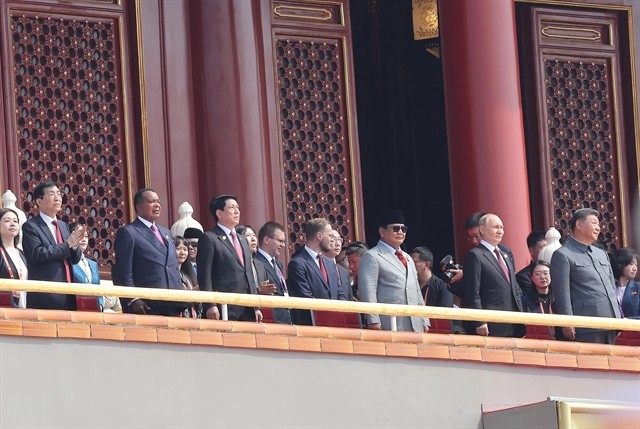 State President Luong Cuong (third from left) and leaders of other countries attend the military parade commemorating the 80th anniversary of the world people’s victory over fascism (Photo: VNA) 447693_5261339166314866_t1.jpg