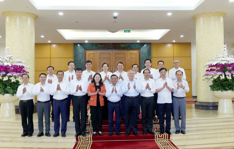 Politburo working group and the Standing Board of Dak Lak province's Party Committee (Photo: VNA) politburo-1.jpg
