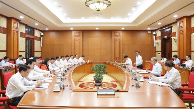 At the meeting between the Politburo working group and the Standing Board of Dak Lak province's Party Committee (Photo: VNA) politburo-2.jpg