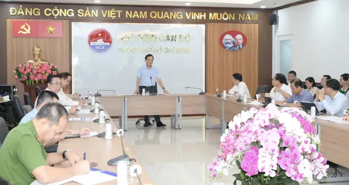 Secretary of the Ho Chi Minh City Party Committee Tran Luu Quang presides over the working session. (Photo: SGGP/ Van Minh) dsc-2639-4364-56.jpeg