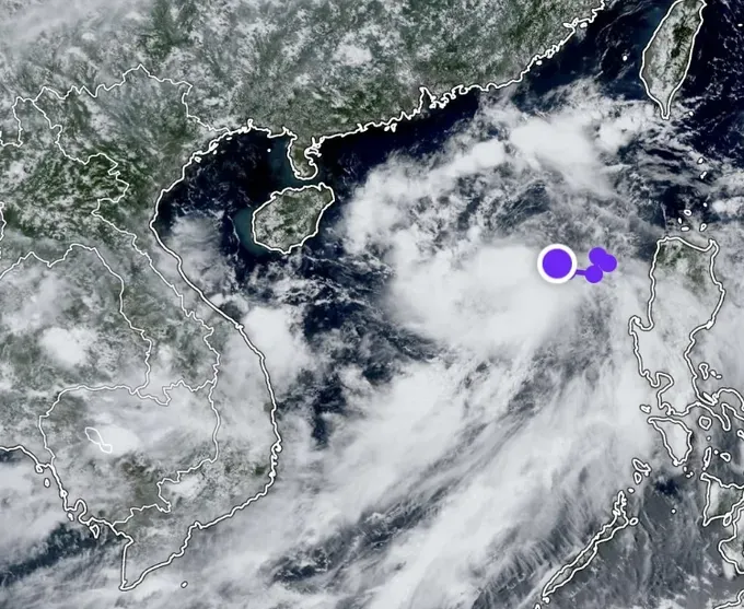Satellite image of the tropical depression’s center at 1 p.m. on September 6 (Source: Z.E) img-2133-2944-50.jpeg