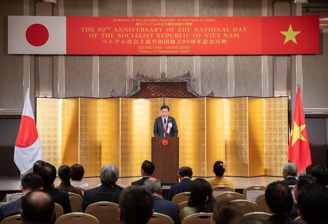 Vietnamese Ambassador Pham Quang Hieu speaks at the ceremony. (Photo: VNA) hhl.jpg