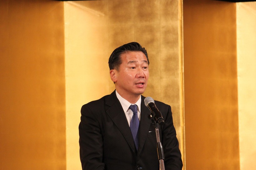 etsuro Fukuyama, Vice President of the Japanese House of Councillors, speaks at the event. (Photo: VNA) jp.jpg