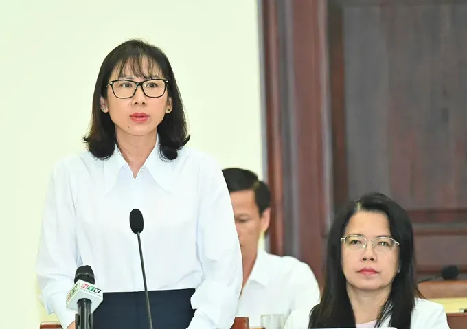 Ho Chi Minh City Department of Internal Affairs Director Pham Thi Thanh Hien speaks at the conference. (Photo: SGGP/ Viet Dung) 257902165452803021-8178-3461.jpg