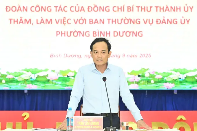 Secretary of the Ho Chi Minh City Party Committee Tran Luu Quang delivers his concluding remarks at the working session. (Photo: SGGP/ Viet Dung) 583cfbc0c29648c81187-5167-6926.jpg