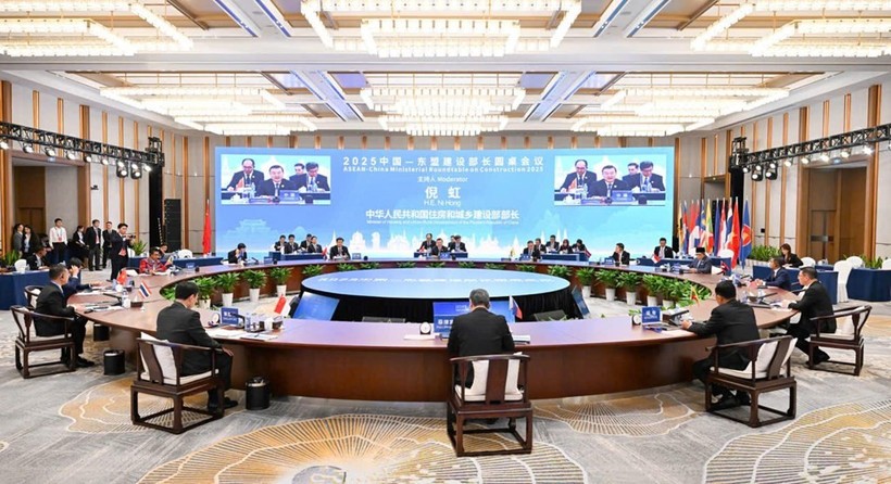 A view of the 2025 China-ASEAN Ministerial Roundtable on Construction, in Guilin, Guangxi province, China. (Photo: The Ministry of Construction) meeting.jpg