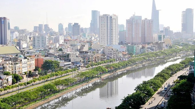 Planting many trees along Ben Nghe Canal in Ho Chi Minh City contributes to adapting to climate change. bien-doi-khi-hau-h1-4819-8923jpg-9712-9390.jpg