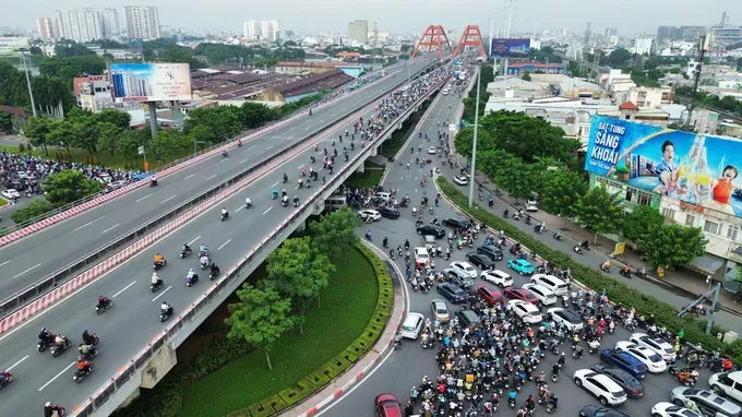 Ho Chi Minh City has the Steering Committee for Key Public Investment Projects. (Photo: SGGP/ Quoc Hung) nut-giao-cau-vuot-9812-4065.jpg