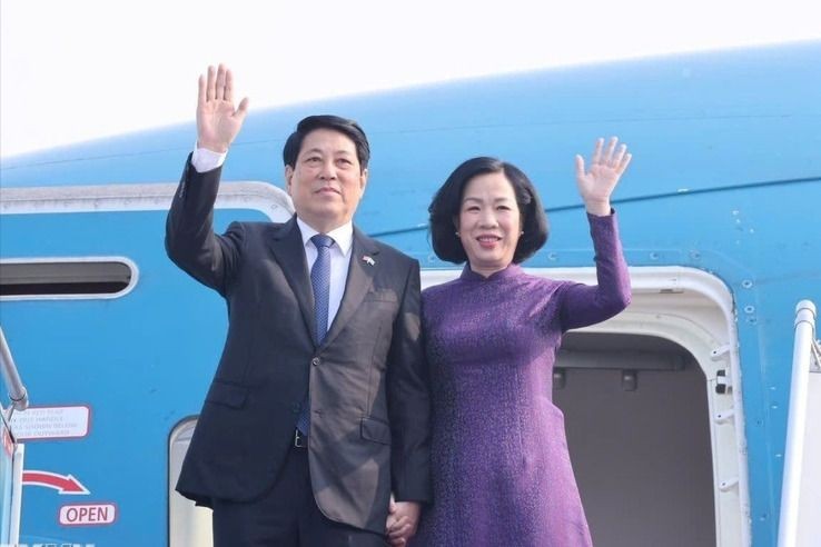 State President Luong Cuong and his spouse depart Hanoi for the High-Level General Debate of the 80th session of the United Nations General Assembly (UNGA 80), and bilateral activities in the US. (Photo: VNA) chu-tich-nuoc-len-duong-tham-du-phien-thao-luan-chung-cap-cao-dhd-lhq-khoa-80-21-1.jpg