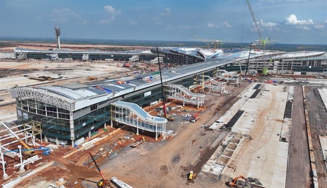 Construction of the Long Thanh Airport passenger terminal is being fast-tracked. (Photo: VNA) 451644_5277831986769186_vna_potal_giao_thong_ket_noi_–_nhan_to_tien_quyet_phat_huy_hieu_qua_san_bay_long_thanh_8283208.jpg