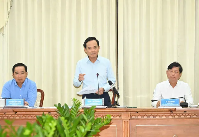 HCMC Party Committee Secretary Tran Luu Quang speaks at the conference reviewing public investment disbursement over the first nine months of 2025. (Photo: SGGP/ Viet Dung) gen-o-z7018241048000-300f9575959a92f19d5bd3703fd64c54-5138-1833.jpg