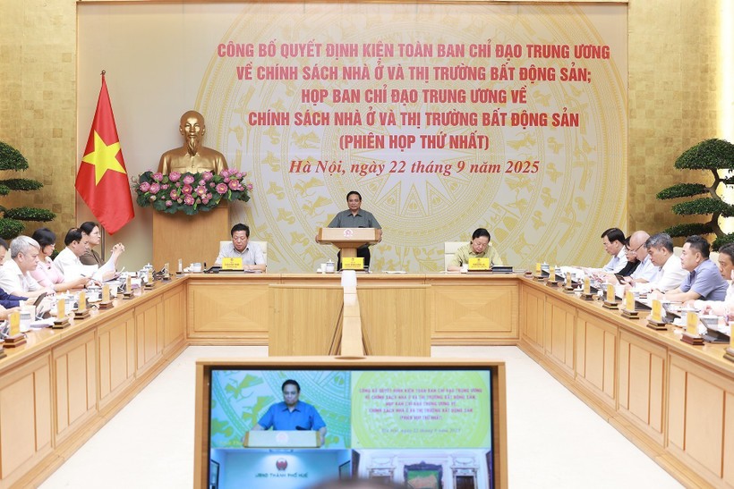 Prime Minister Pham Minh Chinh speaks at the Central Steering Committee on the Housing Policy and Real Estate Market's first session (Photo: VNA) pham-minh-chinh-1.jpg