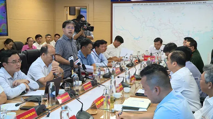 National Hydro-Meteorological Forecasting Center Director Mai Van Khiem updates on typhoon Ragasa’s intensity. img-2529-6411-4145.jpeg
