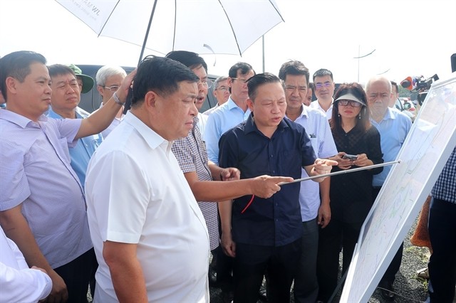 Deputy Prime Minister Nguyen Chi Dung (center), together with a delegation, inspects the Duong Dong 2 reservoir project.(Photo: VNA) 452077_phott.jpg