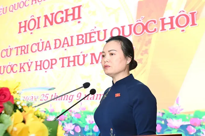 Permanent Deputy Head of the Ho Chi Minh City National Assembly Deputies Delegation Huynh Thi Phuc provides updates on the national and city socio-economic situation since the beginning of the year.(Photo: SGGP/ Viet Dung) 157d18b7179b9dc5c48a-5912-9262.jpg