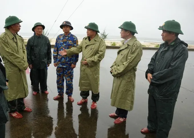Hue City leaders inspect and direct typhoon No. 10 prevention efforts. screenshot-20250928-064326-samsung-internet-4633-2957.jpg