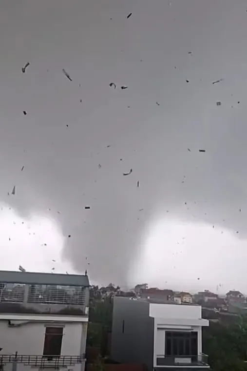 Waterspout sweeps through villages in Ninh Bình Province img-2822-5555-1609.jpeg
