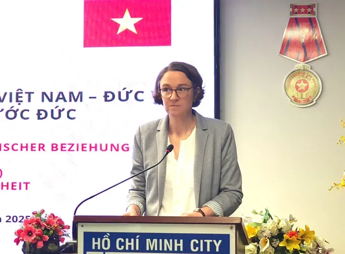 German Consul General in Ho Chi Minh City Andrea Maria Suhl delivers remarks at the meeting. (Photo: SGGP/ Thuy Vu) 20250930-092743-8087-1981-2061-893.jpg