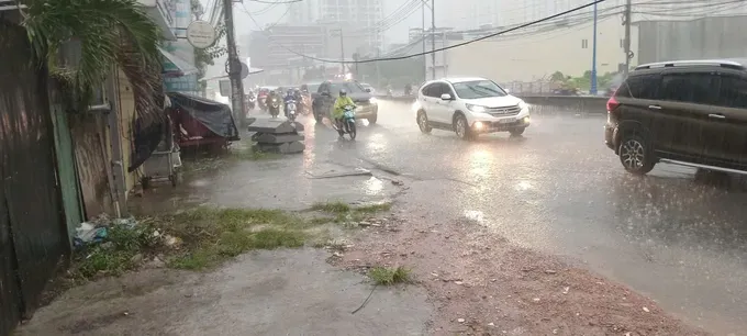 Heavy rains are forecast to continue in many areas of Ho Chi Minh City in the coming days. (Photo: Minh Hai) gen-n-z7064498067441-119696a801bde636f745120b44be520a-8108-2016.jpg