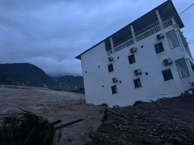 Many homes in Ninh Binh Province had their roofs blown off or collapsed. img-2877-4785-1638.jpeg
