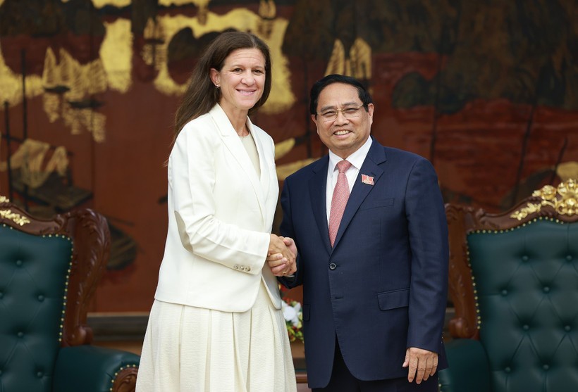Prime Minister Pham Minh Chinh meets with María Victoria “Marí” Zíngoni, Chief Executive Officer for Power at US-based GE Vernova, in Hanoi on September 30. (Photo: VNA) vna-potal-thu-tuong-tiep-tong-giam-doc-dieu-hanh-cac-doanh-nghiep-dien-luc-cua-tap-doan-ge-vernova-hoa-ky-8306477.jpg